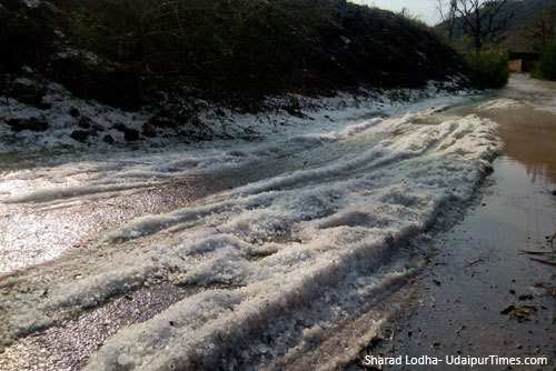 Udaipur enjoys Snowfall like situation