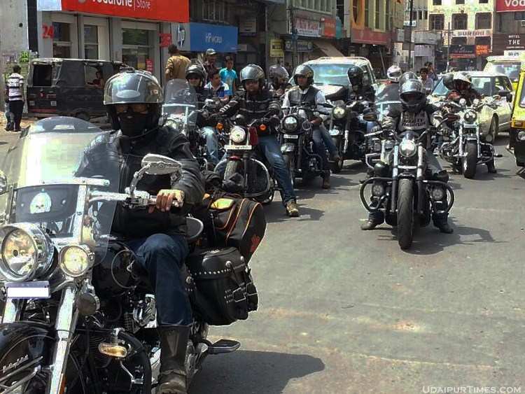 [Photos] 40 Harley Davidson Bikes Roar City Streets