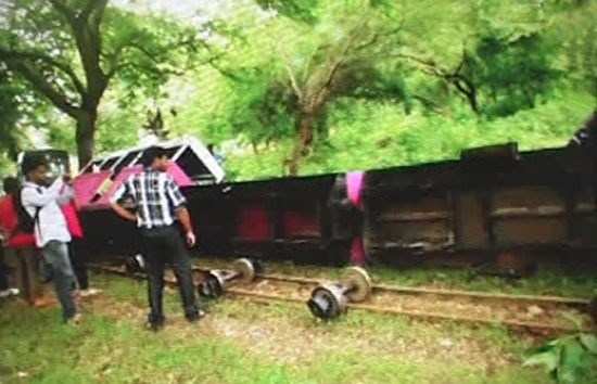 Amusement train at Gulab Bagh overturns, 1 tourist injured