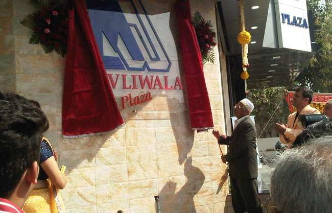 Mavliwala & Sons open Biggest retail showroom of Red Chief