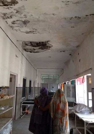 Plaster falls from roof in Maternity Ward