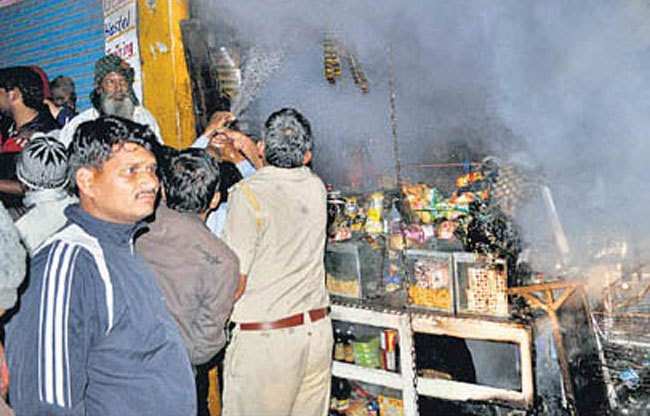 Grocery Store in Dewali Gutted due to Short Circuit