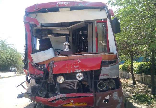Uncontrolled Bus slams into Shop at Pratapnagar