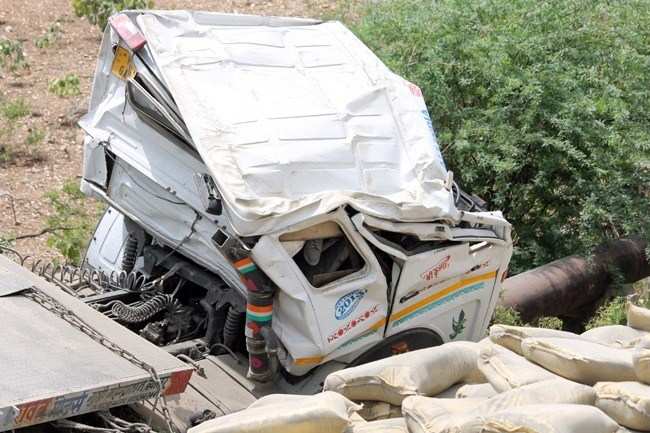 2 Injure as Truck rolls over at Jaisamand Road