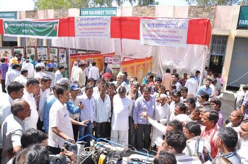 कृषि यंत्र एवं तकनीकी प्रदर्शन विषयक मेले मे उमडे किसान