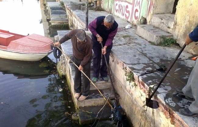 Concerned citizens clean Lake Sides