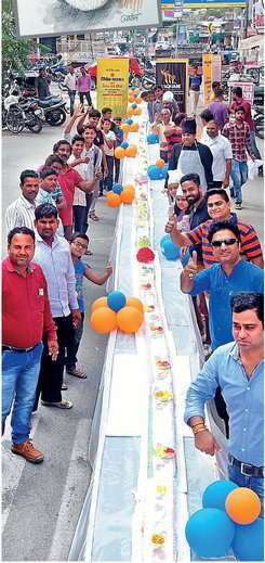 Big B’s birthday celebrated-75 feet long cake
