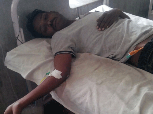 Chain Snatcher beaten by public, hospitalized for treatment