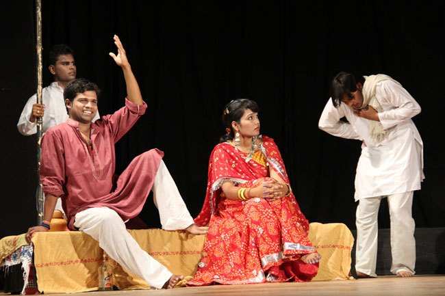 Play 'Tido Rao' entertains audience at Shilpgram