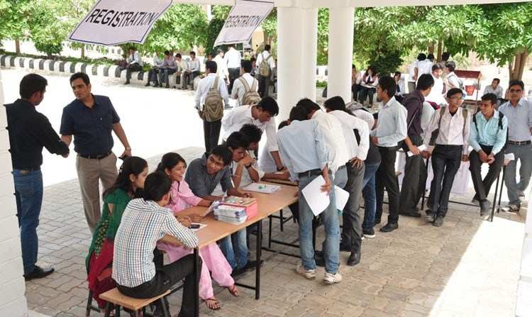 100+ Students receive Offer Letters, Job Fair Concludes Successfully