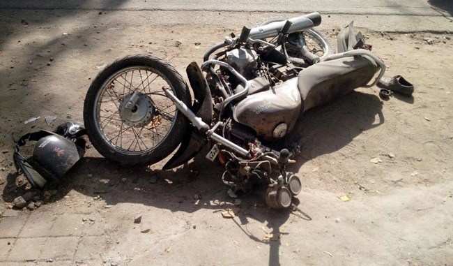 1 Died after Car-Motorcycle crash at Saheliyon ki Bari
