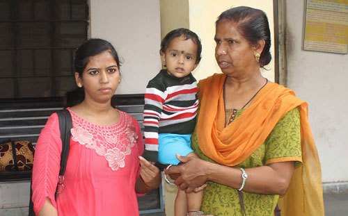 1.5 year old girl found at Bus Stand