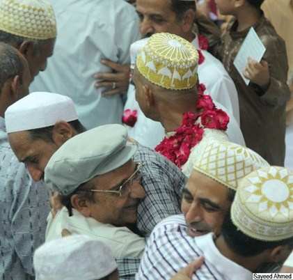 Bohra Community gives Formal See-Off to Hajj Pilgrims