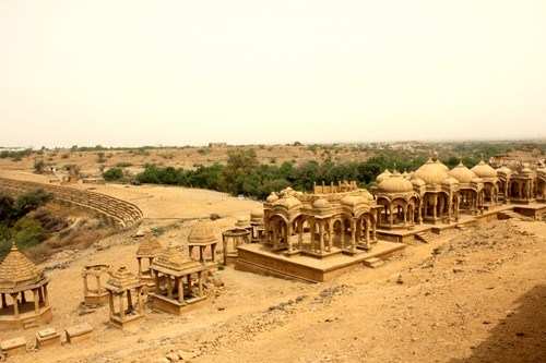 Fly directly to Jaisalmer from Udaipur in April