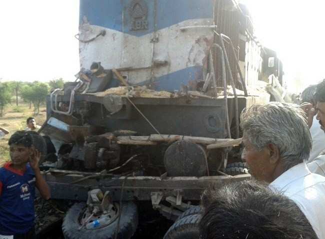 6 died in mini truck-train collision at Kapasan