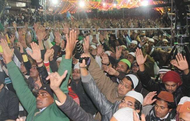 Muslim community entices over Tahir Qadri’s Naat