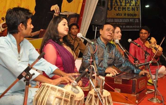 Ustad Rajkumar Rizvi performs on a blissful Gazhal Night at Badi