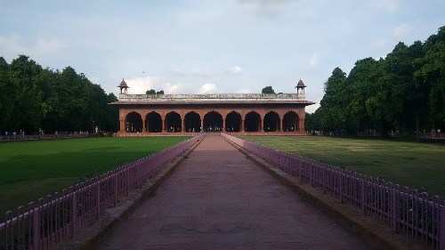 A Tour of the famous historical monuments in Delhi