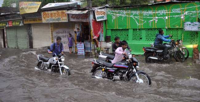 Heavy Downpour leaves City roads Clogged