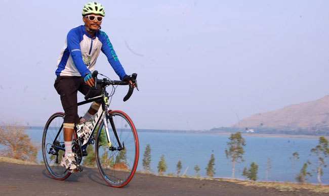 Pune Cyclist reaches Lake City