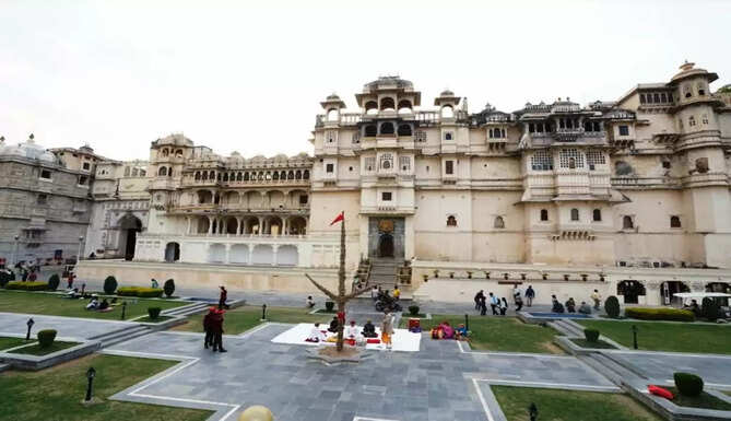 holika ropan