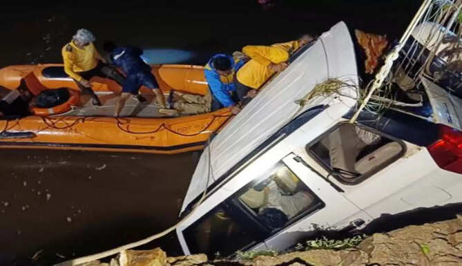car fall into river