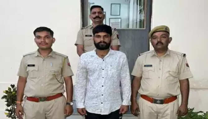 Savina Police arrested Mahendra Singh and key supplier Sandeep Kumar in a significant illegal weapons crackdown. Sandeep Kumar has 10 prior criminal cases.