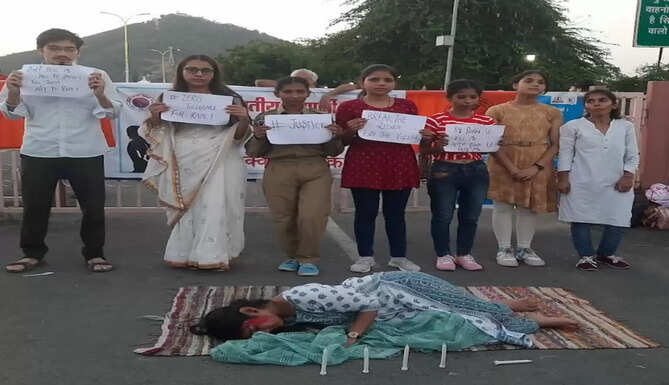 नुकड़ नाटक