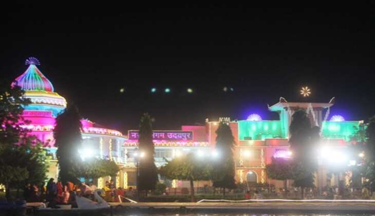 दीपों का त्यौहार  है, आया