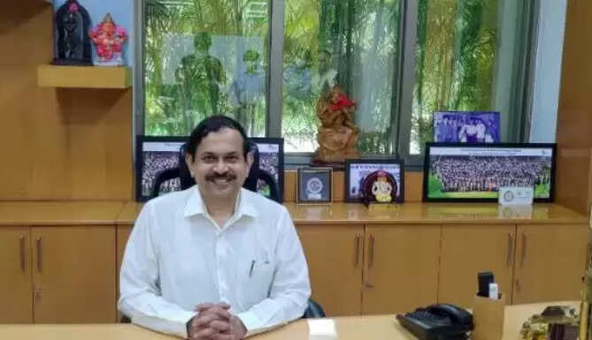 International Institute of Information Technology Bangalore Interaction with Professor Debabrata Das Director