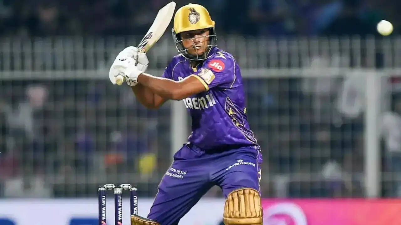 Angkrish Raghuvanshi walking off the field after concussion injury rules him out of KKR vs Delhi Capitals IPL 2026 must-win match