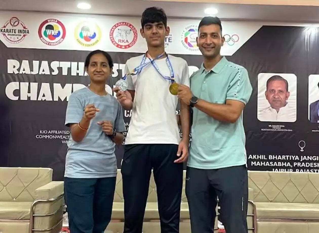 Jatin won gold medal in karate