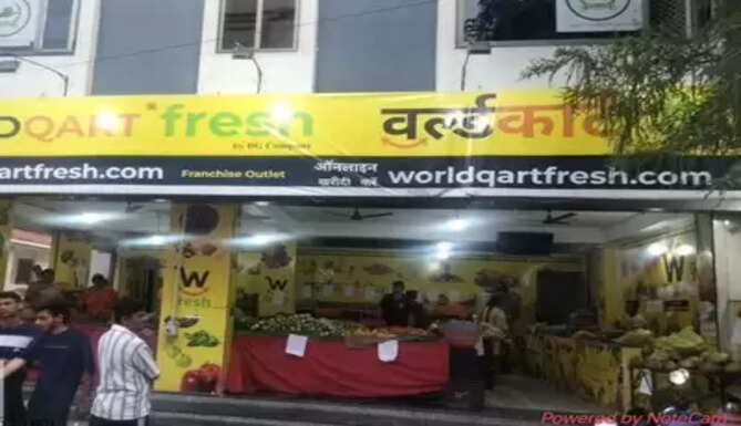&ldquo;Udaipur Municipal Corporation raid: 8.25 quintals of banned single-use plastic bags seized in crackdown campaign led by Commissioner Abhishek Khanna to keep city clean and plastic-free.&rdquo;
