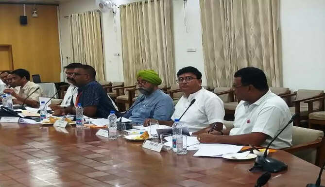 rail upbhokta upyog paramarsh samiti meeting