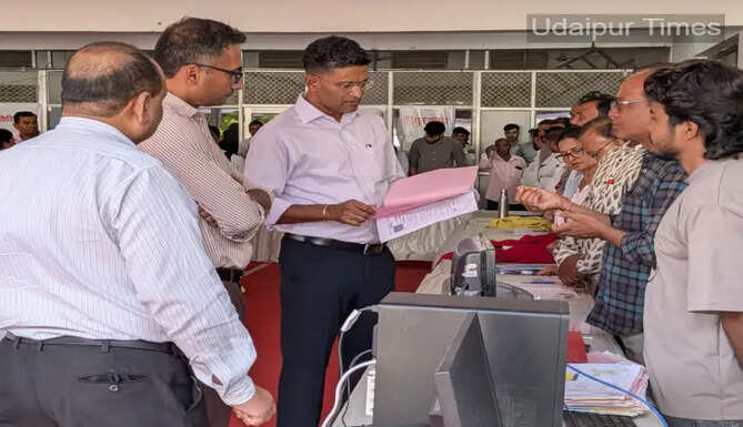 In-charge Secretary T. Ravikant and Collector Gaurav Agrawal inspecting the Urban Service Camp at Udaipur Municipal Corporation and distributing land ownership pattas to beneficiaries.
