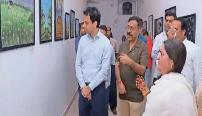 District Collector Arvind Singh at Bagore ki Haveli