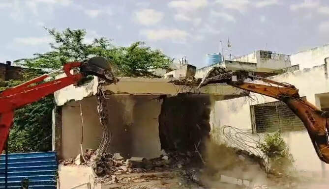 UDA removed encroachment