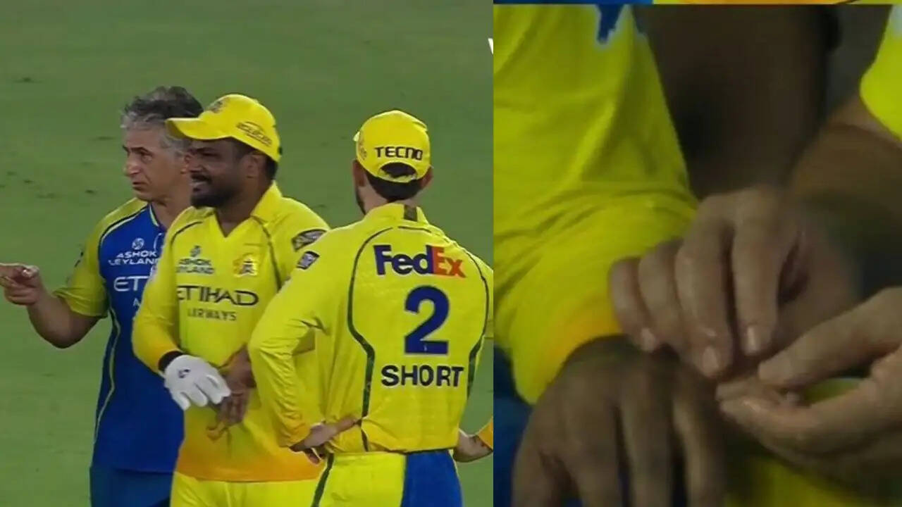 Sanju Samson receiving treatment after finger injury during Chennai Super Kings vs Gujarat Titans IPL 2026 match