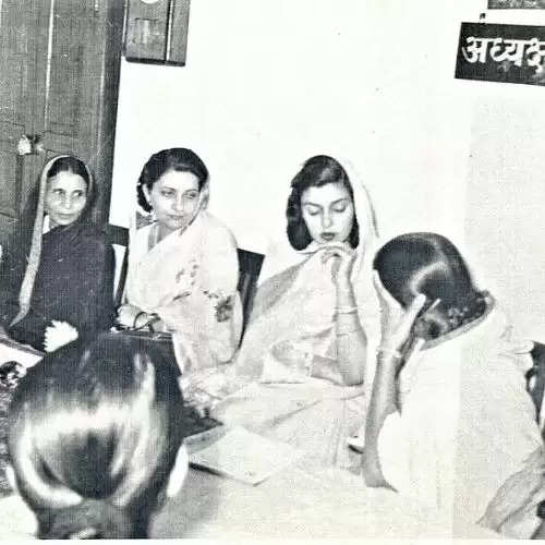 Khurshid Tehsin with Maharani Gayatri Devi at the  All India Womens Congress VIce PResident