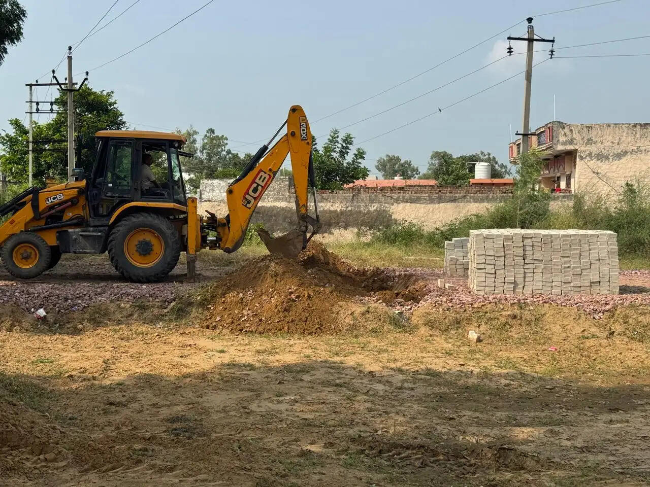 हरियाणा के इस गांव में चला बुलडोजर ! 