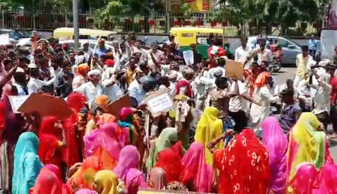 hamerpura villagers protest