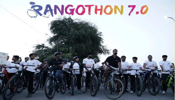 Participants cycling during Rangothon 7.0 community event promoting eco-friendly Holi in Udaipur.