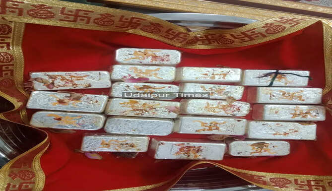 Devotee donates 11.4 kg silver bars at Shri Sanwaliya Seth Temple in Chittorgarh, Rajasthan.