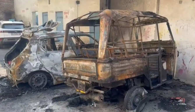 Fire in Auto and Car in Udaipur
