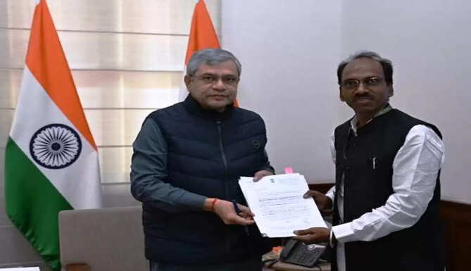 MP Mannalal Rawat Meet Union Railway Minister