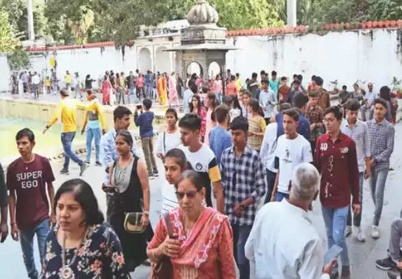 tourists in udaipur