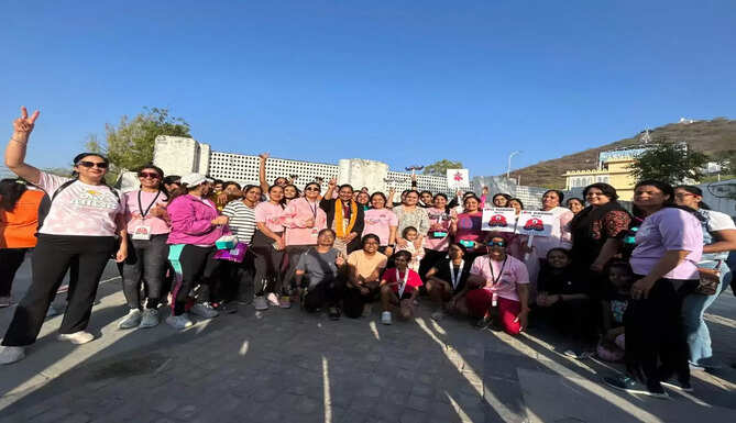 स्पोर्टी लुक सहित साधारण सूट ,सिंपल साड़ी के ऑउट फिट में दीवास रन -2 में दौड़ी महिलाएं Divas Run 2 at Fatehsagar on International Womens Day Mewari Runners Udaipur