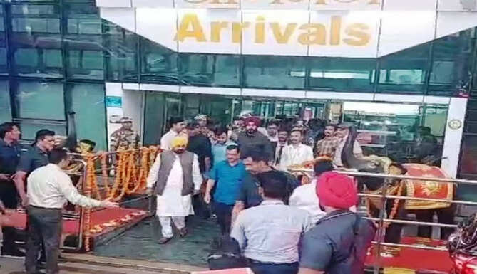 arvind kejriwal bhwant maan