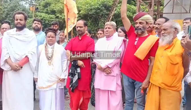 Saints and seers protest at Udaipur Collectorate demanding action against MP Pappu Yadav over Parliament demonstration in sadhu attire.