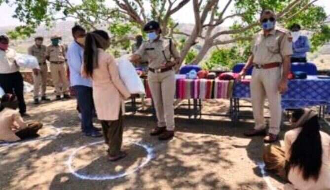 जरूरतमंद बालिकाओं व महिलाओं की मददगार बनी पुलिस